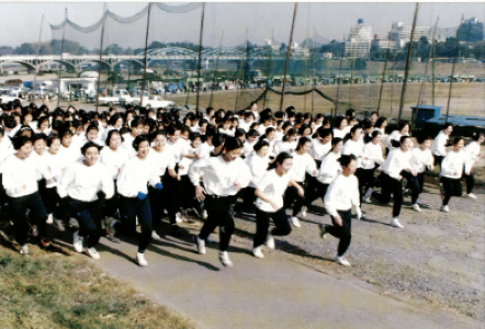 ファイル:ロードレース 多摩川河川敷(高45回卒アル).png