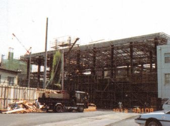 待たれる体育館の竣工