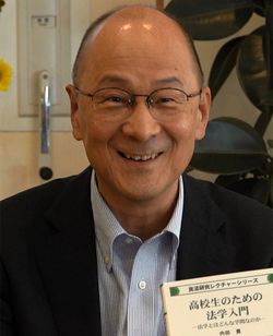 人に言われたことに対して、自分で深く考え独自の結論を出す。納得いかない場合は先生にも反論。そして現地に行ってインタビューしたり、作家の家まで押しかけて聞きに行く。真理を追究する確固たる意志を高校生時代に確立していたことに驚嘆です。さらに「むだと失敗、間違い」だらけの高校時代。しかしそれを通じて初めて自分の青春の実りがある、との現役高校生へのエールも必見。(インタビュー：2022年7月23日)