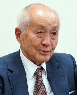 太平洋戦争開戦から敗戦後まで八中・小山台で6年間過ごし、その後日本の中枢で活躍された経験からのお話しは必聴です。(インタビュー：2021年10月30日)