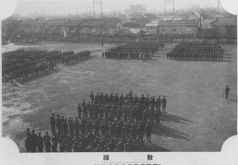 ファイル:中01 043p 教練.jpg