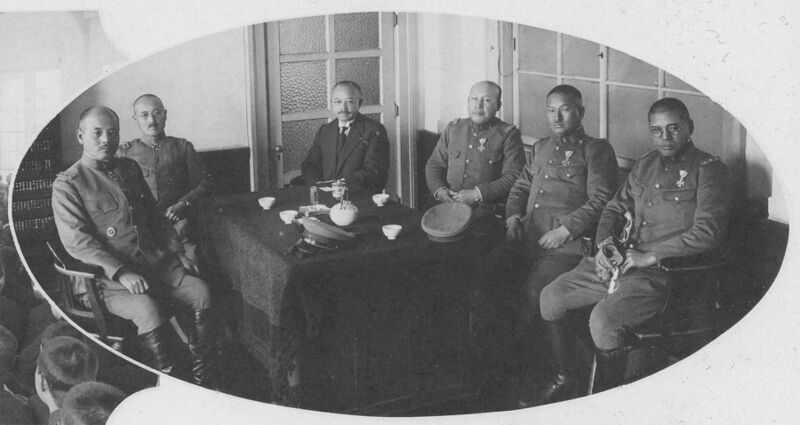 ファイル:中01 043p 配属将校か.jpg