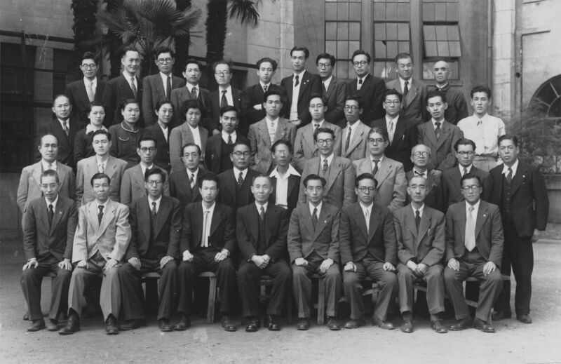 ファイル:高05 006 教師 02p.jpg