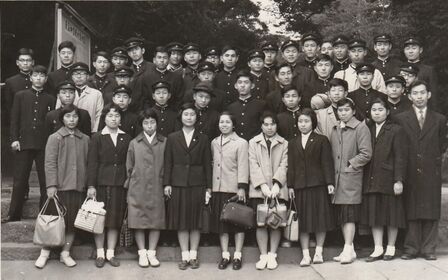 修学旅行でのクラス集合写真