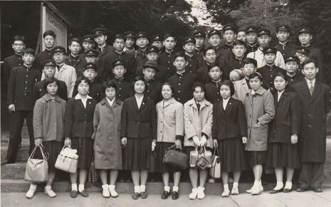 修学旅行でのクラス集合写真