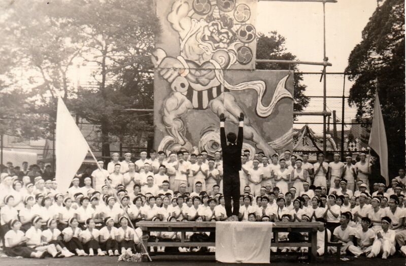 ファイル:高12回 014 運動会 黄色組優勝のシーンp.jpg