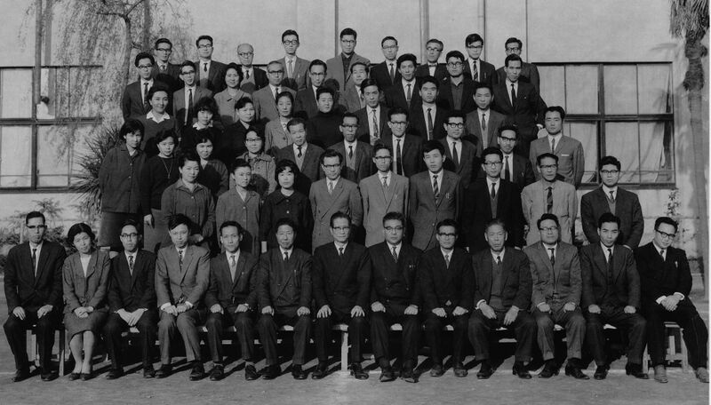 ファイル:高18 005 教師 02p.jpg