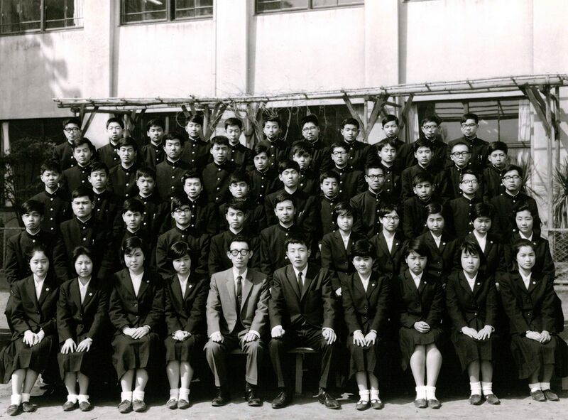 ファイル:高20 1年D組集合写真s.jpg