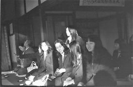 修学旅行の鈴木、清水、高島、育