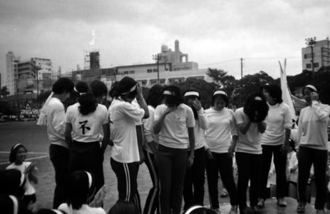 1975運動会３E白組女子応援号泣_63
