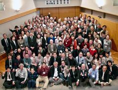140人の集合写真