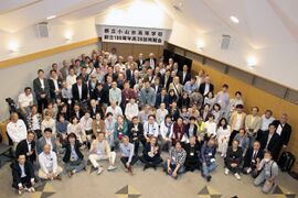 131人の集合写真01