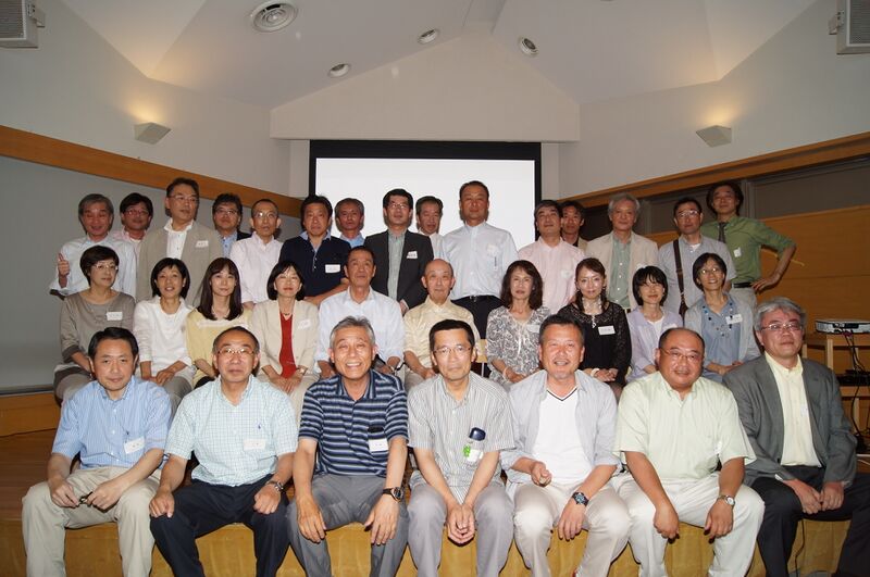 ファイル:高28回 クラス会2013 集合白組.JPG