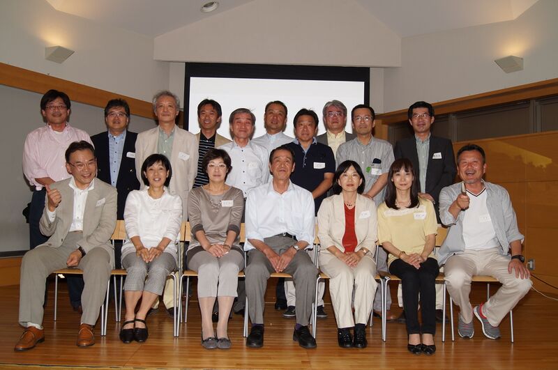 ファイル:高28回 クラス会2013 集合F組.JPG