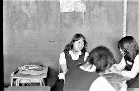 教室の山田、清水