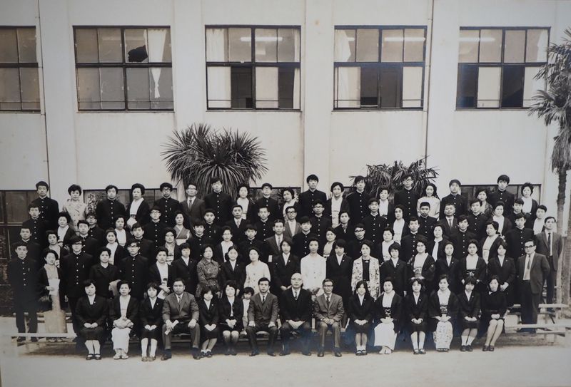 ファイル:高28 1G入学式保護者記念写真.jpg