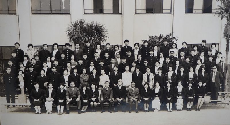 ファイル:高28 1G入学式保護者記念写真2.jpg