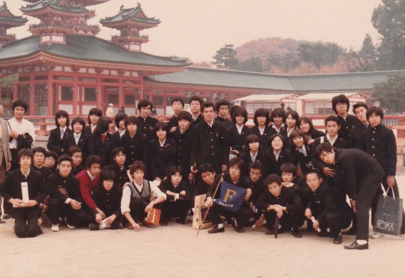 ファイル:高34回生 2学年修学旅行2F集合写真001.jpg