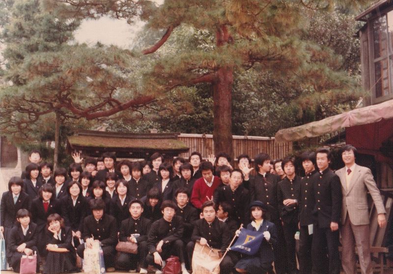 ファイル:高34回生 2学年修学旅行2F集合写真002.jpg