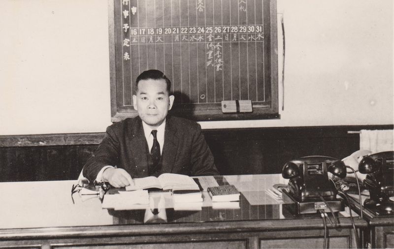 ファイル:02 卒業アルバム 上原好一校長.jpg