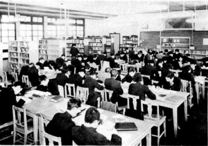 1959 旧図書室内部（50周年記念誌）.png