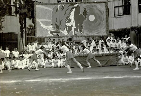 赤組応援チアガール