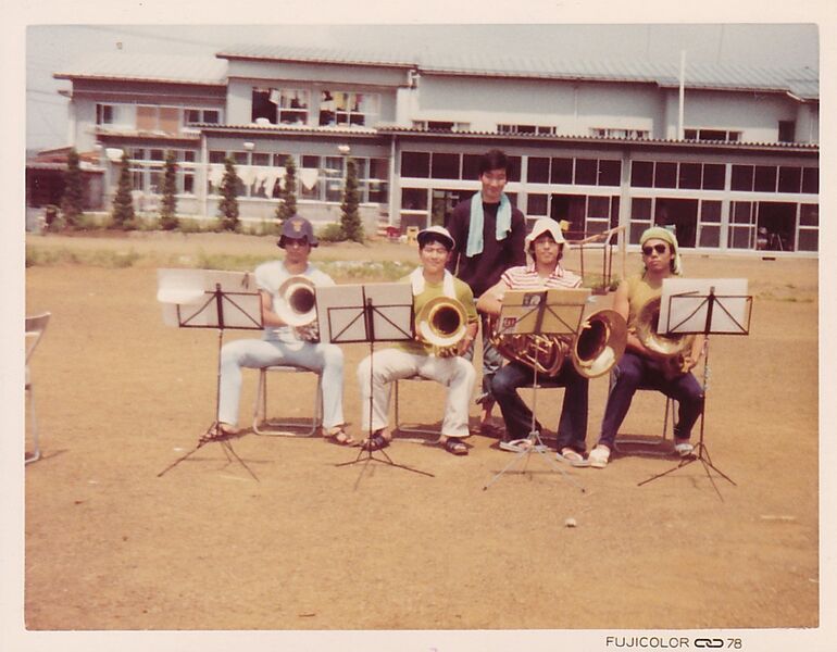 ファイル:1978 ブラスバンド班 山中湖合宿 バスパート.jpg