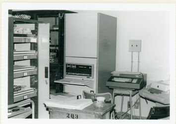 物理室のコンピュータ　奥野先生撮影