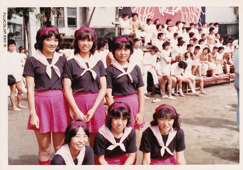 ファイル:1981（昭和56）年 紅団チアメンバー.jpg