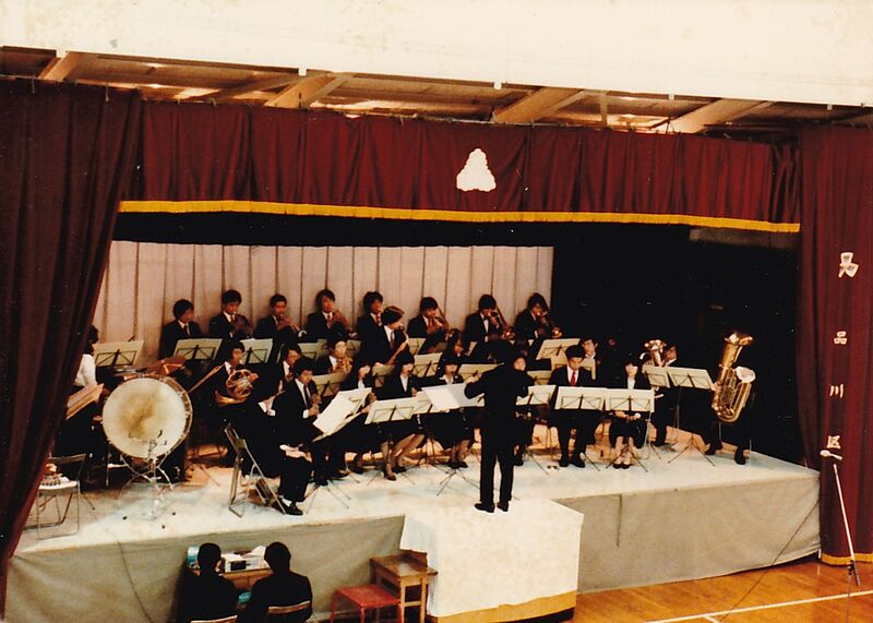 ファイル:1982 ブラスバンド班 OB演奏会 小学校音楽教室.jpg