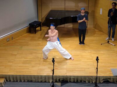 応援実演(岩崎さん)