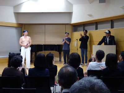 応援実演(岩崎さん)