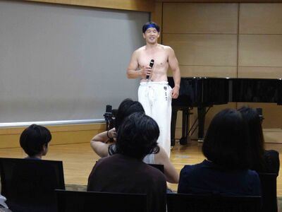 応援実演(岩崎さん)