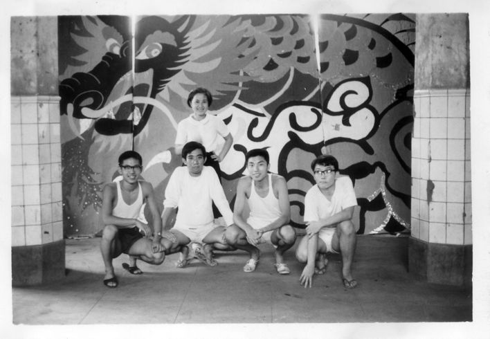 バックボード作成 (清水さん：前列右端 提供)